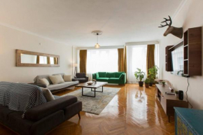 WONDER HOMES Spacious Flat with 3 Bedrooms & 2 Bathrooms! 2 mins to Taksim Square